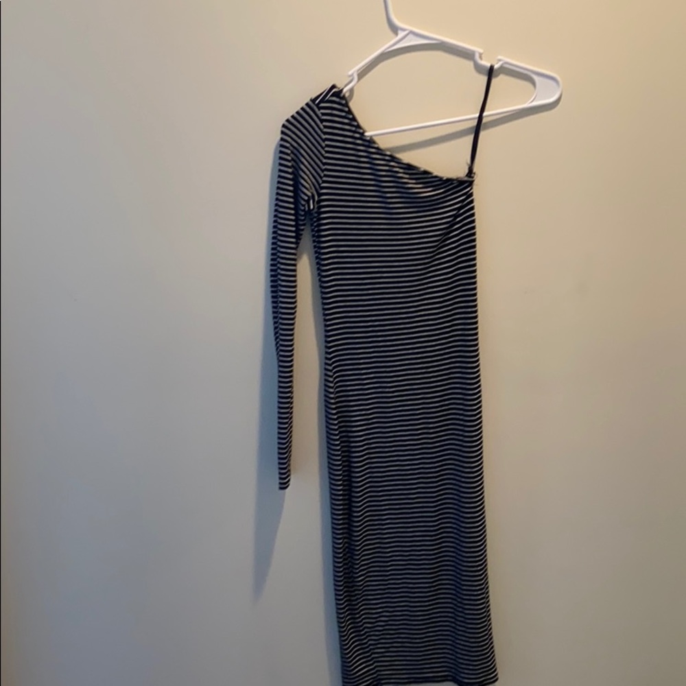 BAR 3 Off the shoulder dress size small